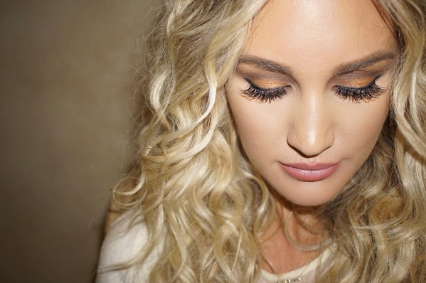 Jason Aldean's Wife, Brittany Layne, Shares Everyday Makeup Tips - Sounds Like Nashville