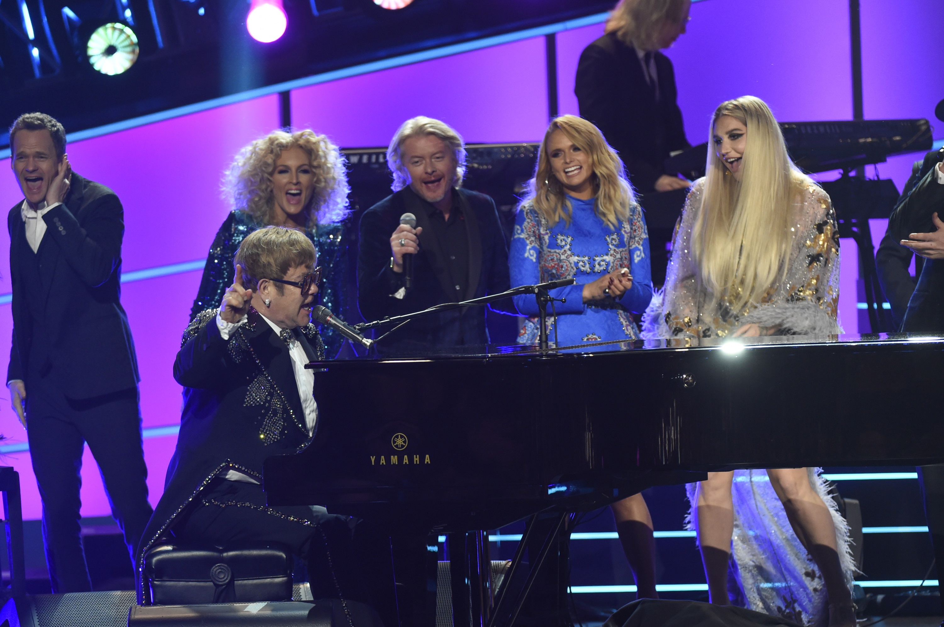 Elton John and Friends are 'Still Standing' After Phenomenal Finale | Sounds Like ...3000 x 1992