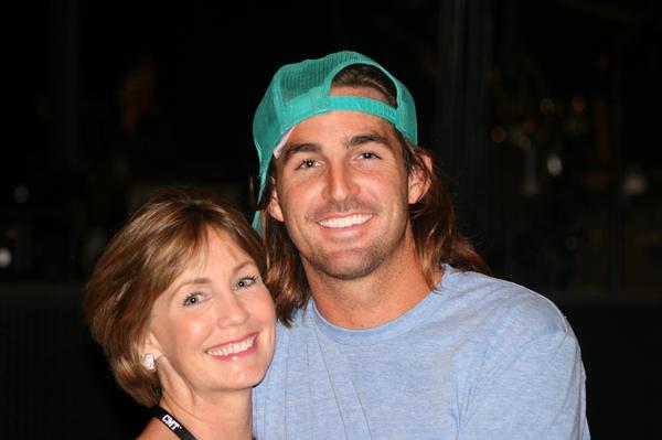 jake-owen-and-his-mom-countrymusicislove