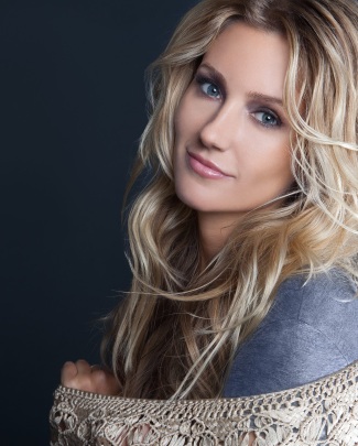 Whitney Duncan Returns to 3rd Annual CountryMusicIsLove Concert Benefiting City of Hope as Host and Performer