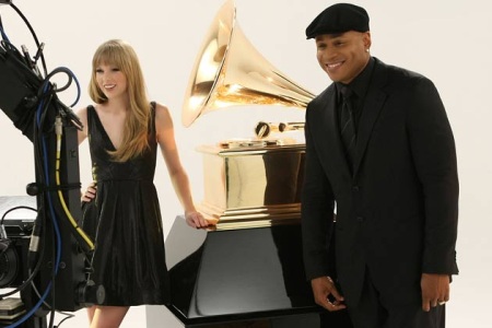 Taylor Swift Beatboxes with GRAMMYs Host LL Cool J