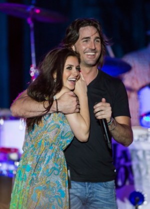 Jake Owen and Lacey Engagement – CountryMusicIsLove