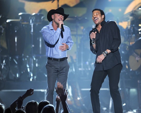 Kenny Chesney and Lionel Richie- CountryMusicIsLove