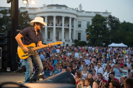 Brad Paisley – 4th of July at the White House- CountryMusicIsLove