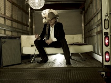 Dwight Yoakam To Release ‘3 Pears,’ First Studio Album in Seven Years