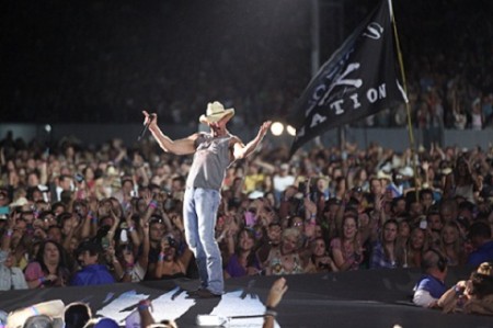 Kenny Chesney Kicks Off ‘No Shoes Nation’ Tour with 48,000 Fans in Tampa, FL