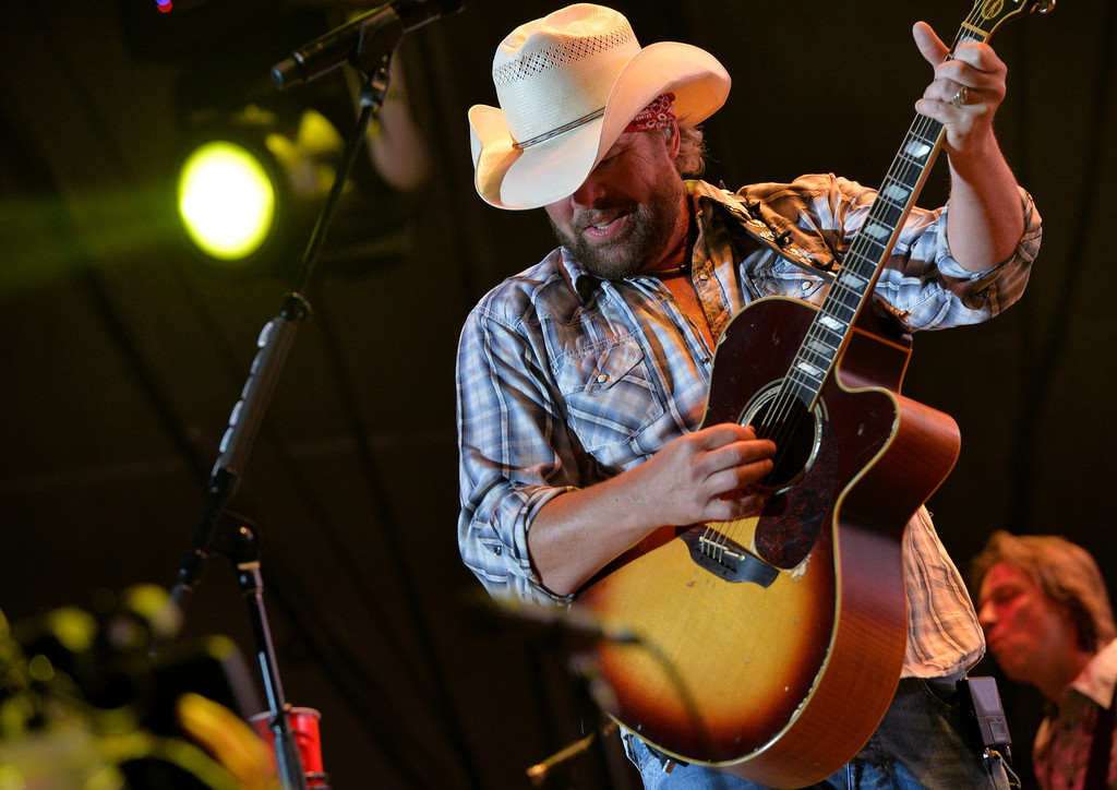 PHOTOS: Toby Keith’s Oklahoma Twister Relief Concert