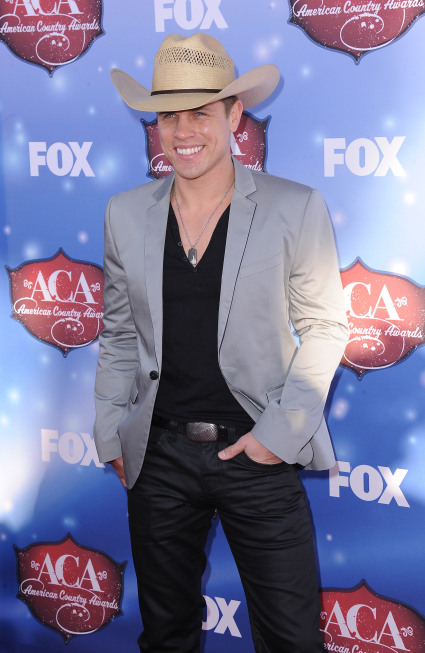 Dustin Lynch - 2013 American Country Awards - CountryMusicIsLove (9)