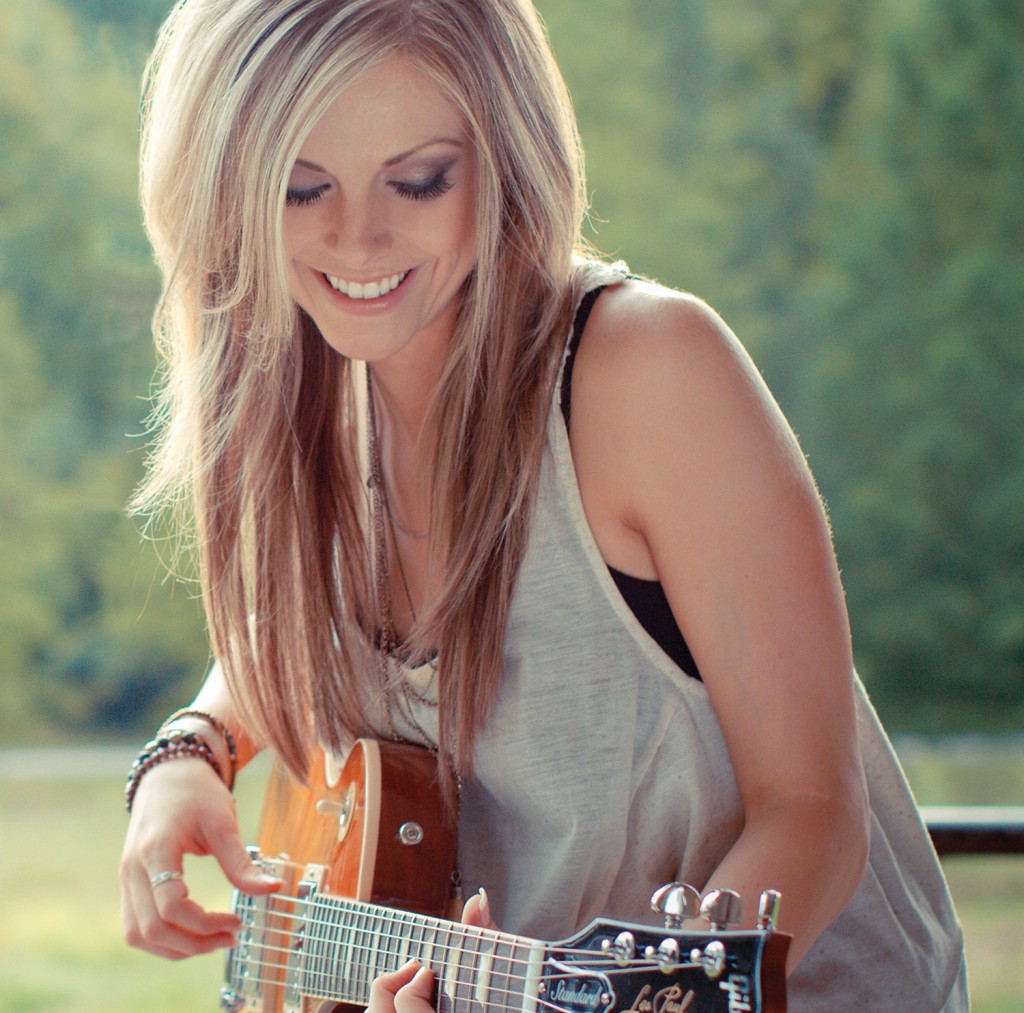 Lindsay Ell - CountryMusicIsLove
