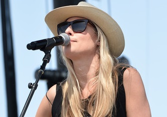 Holly Williams Expecting First Child