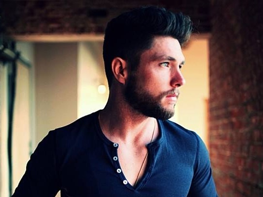 Country Newcomer Chris Lane Releases Debut Single, ‘Broken Windshield View’