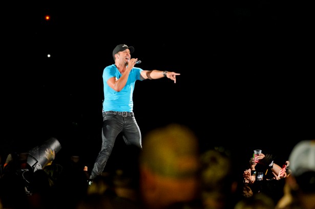 Luke Bryan Sets All-Time Country Record For Sold Tickets At Heinz Field