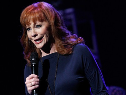 Reba Encourages Fans to ‘Pray For Peace’