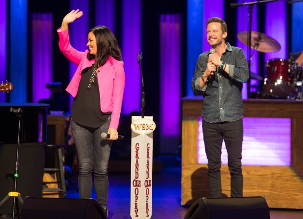 Opry Goes Pink Sara Evans & Will Chase Hollo 0427 10-28-14