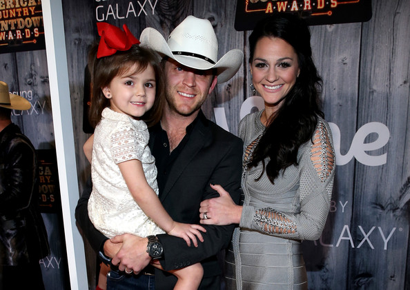 For Justin Moore, Christmas is All About His Daughters