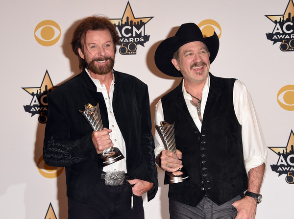 Brooks and Dunn – 50th Annual ACM Awards – CountryMusicIsLove