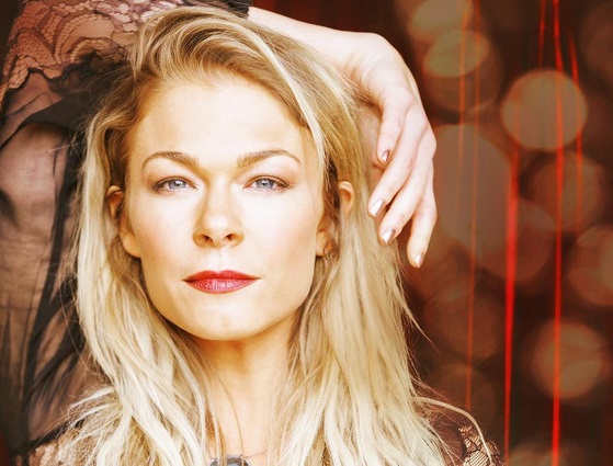 LeAnn Rimes Debuts Duet With Gavin DeGraw From Upcoming Christmas Album