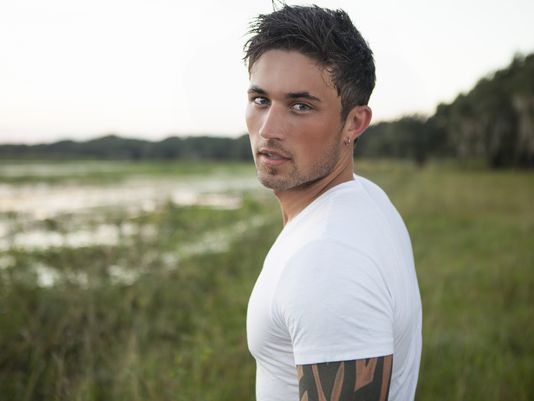 Michael Ray Reflects On His ‘Crazy’ Year