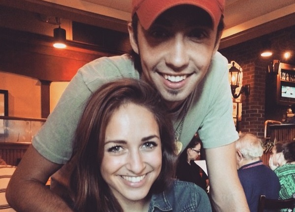 Mo Pitney Gets Engaged