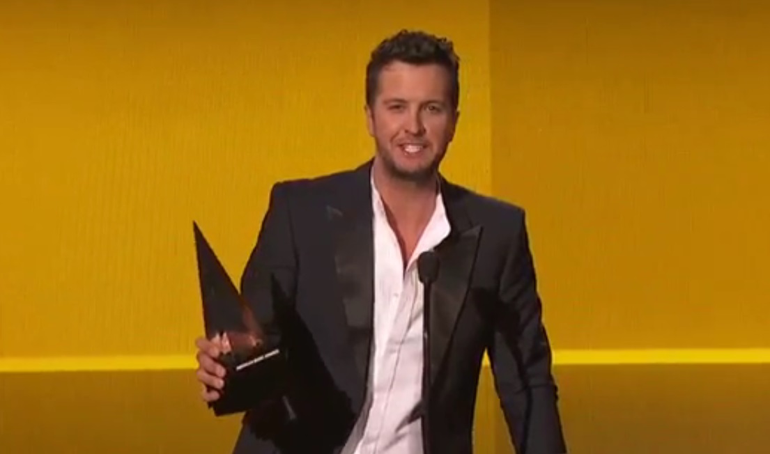 Luke Bryan Wins Favorite Male Artist – Country At 2015 American Music Awards