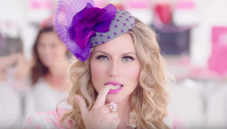 Jennifer Nettles is Sweet as ‘Sugar’ in New Music Video