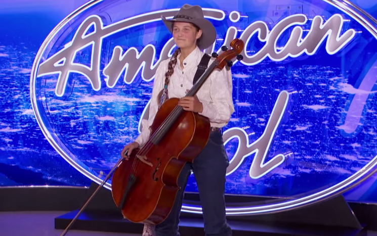 Jeneve Mitchell Gets Funky With The Band Perry’s ‘Chainsaw’ On ‘American Idol’