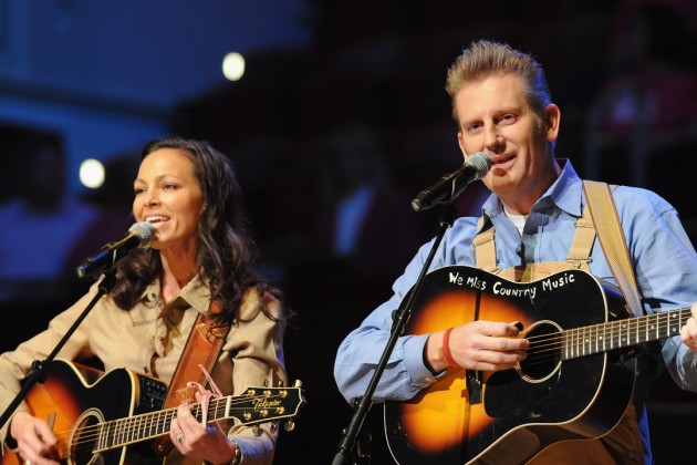 Rory Feek Gives Touching Speech at Memorial Service in Joey’s Hometown