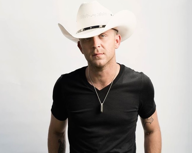 Justin Moore Takes Over Nashville’s Tootsie’s Orchid Lounge
