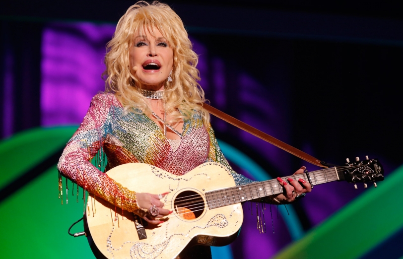 Dolly Parton To Open New Dinner Theater In Pigeon Forge