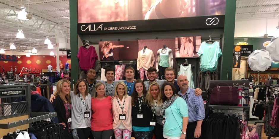 Carrie Underwood Goes Undercover At Dick’s Sporting Goods