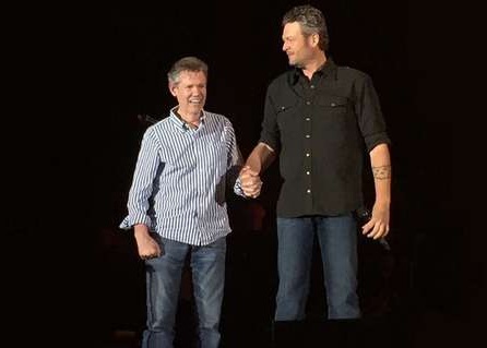 Blake Shelton Welcomes Randy Travis On Stage In Texas