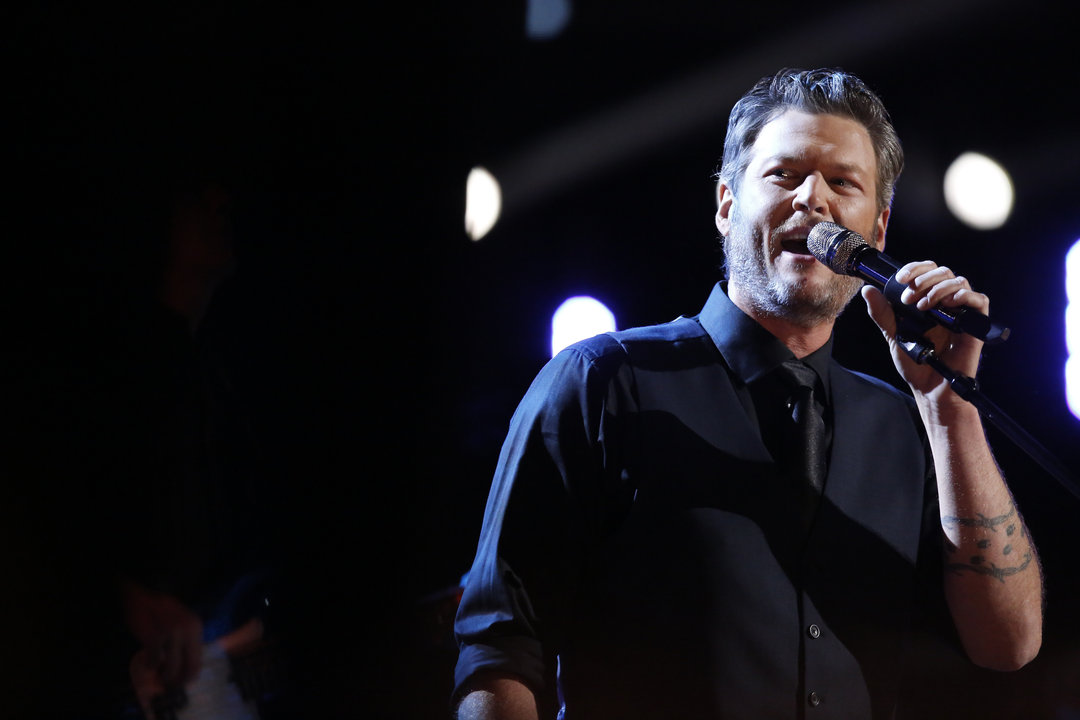 Blake Shelton Sings ‘She’s Got A Way With Words’ On The Voice