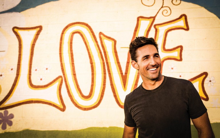 Jake Owen Gets Stitches After Gnarly Bike Accident