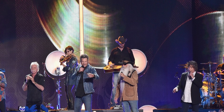 Blake Shelton and The Oak Ridge Boys Get Down Together At CMT Music Awards
