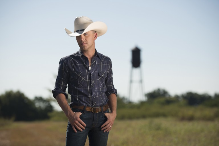 Justin Moore Reveals the Weirdest Thing He’s Ever Autographed