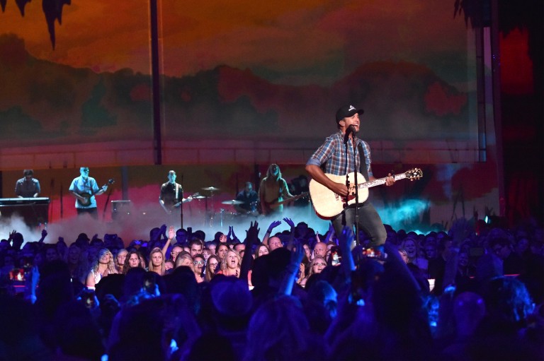 Luke Bryan Brings Summer Alive During His Performance of “Huntin’, Fishin’ and Lovin’ Every Day” at CMT Awards