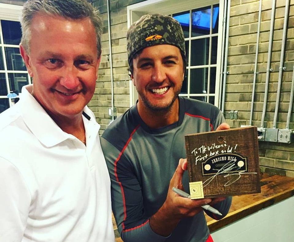 Luke Bryan Opens Cigar Shop in Florida