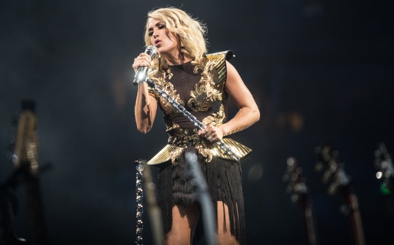 Carrie Underwood Rakes in 25th No. 1 Single with ‘Dirty Laundry’