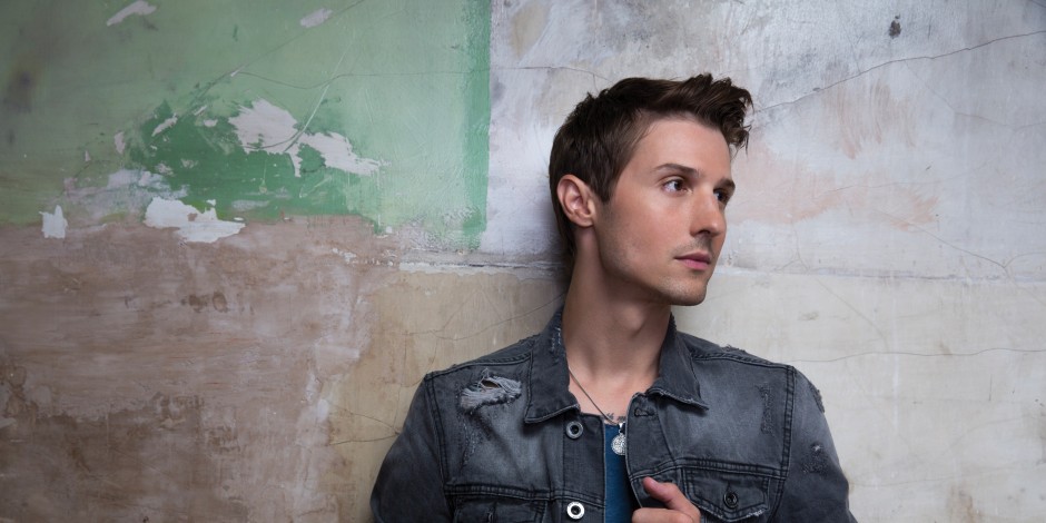 Ryan Follese Brings Summer Libations to ‘Float Your Boat’ Video