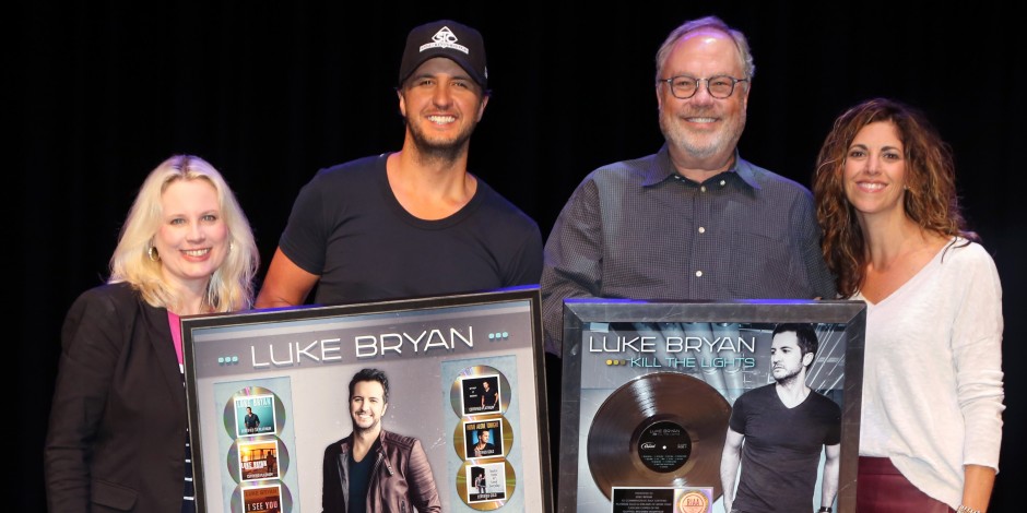 Luke Bryan Celebrates Seven No.1’s at Country Music Hall of Fame