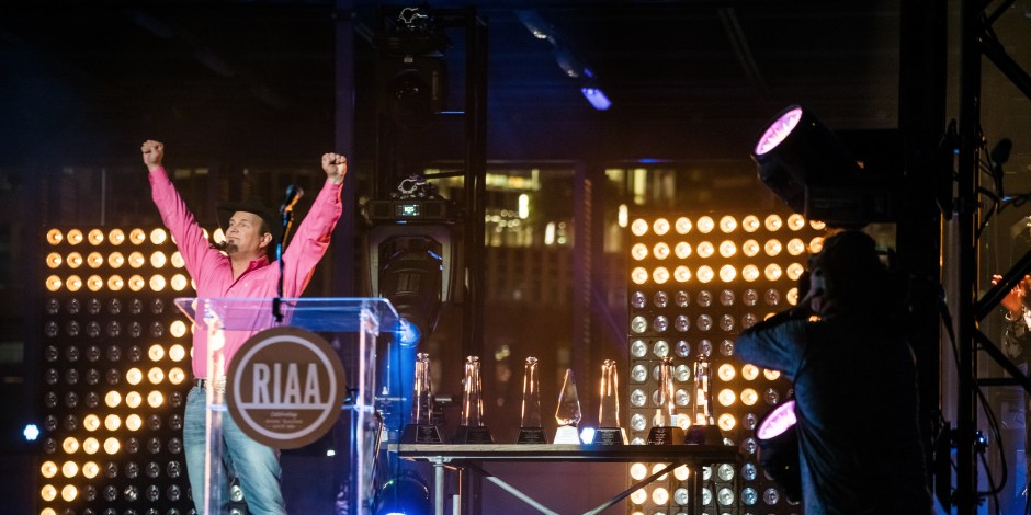 Garth Brooks Celebrates Unrivaled Seven Diamond Albums with Free Nashville Show