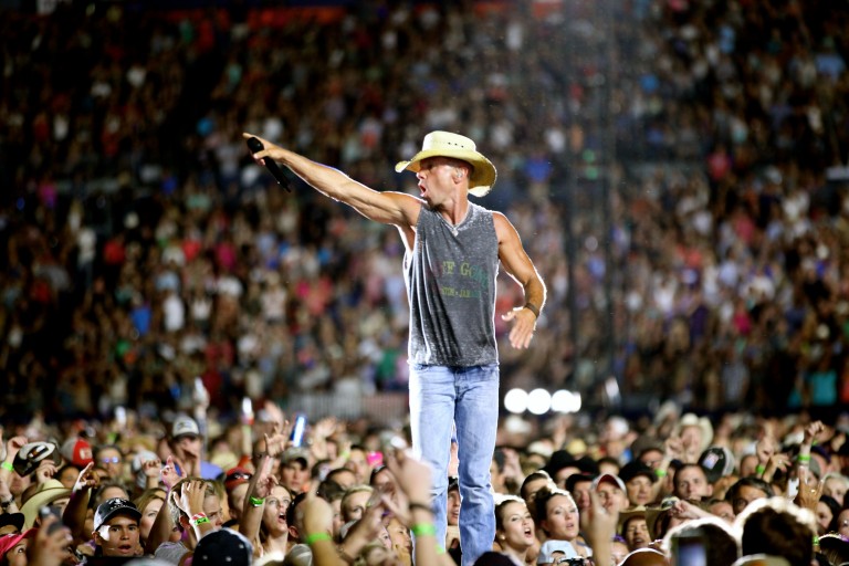 Kenny Chesney Named Pinnacle Award Recipient for 50th Annual CMA Awards