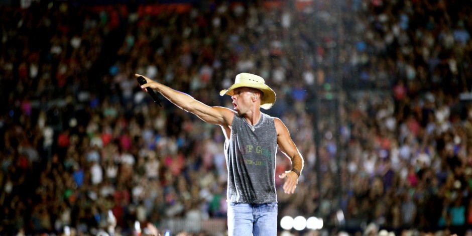Kenny Chesney Named Pinnacle Award Recipient for 50th Annual CMA Awards