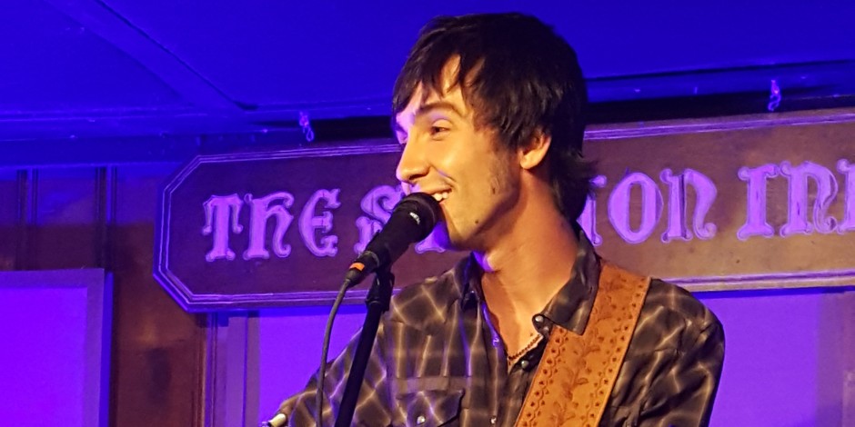 Mo Pitney Shines at ‘Behind This Guitar’ Release Event
