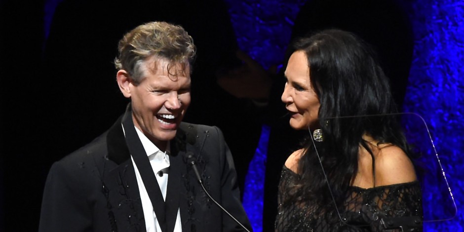 Randy Travis Wows Crowd with Rendition of ‘Amazing Grace’ at Hall of Fame Induction