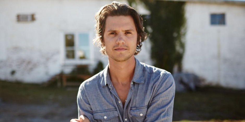 ﻿Steve Moakler Releases Romantic Music Video for ‘Suitcase’