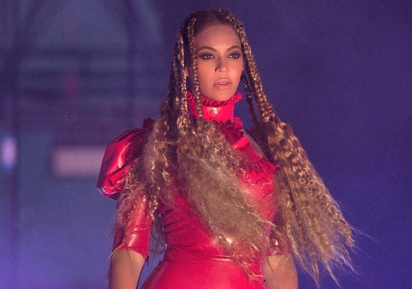 Beyoncé to Perform at 50th Annual CMA Awards