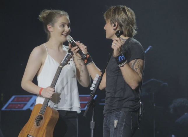 Keith Urban Works as ‘Guitar Tech’ For Young Fan During Adelaide Show