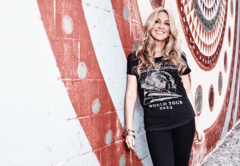 Lee Ann Womack’s Version of  ‘Oh Come, All Ye Faithful’ Will Give You Chills