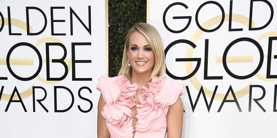 Carrie Underwood is Pretty in Pink at 2017 Golden Globe Awards